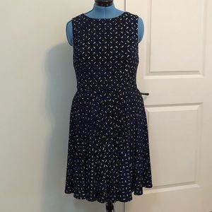Black/blue/white geometric pattern dress